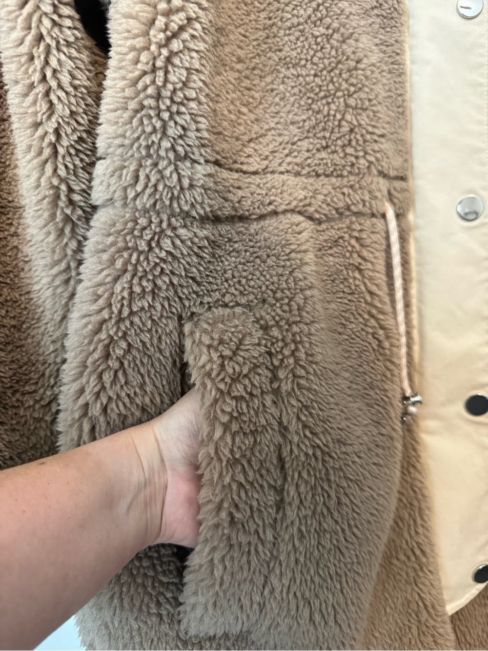 Varley Jamie Sherpa Jacket Taupe Teddy Fleece Snap Front Drawstring Coat Small View 5